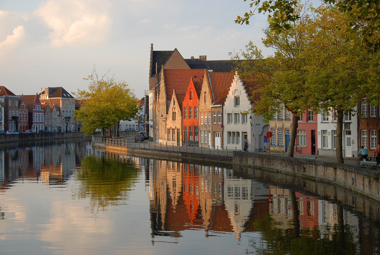 BRUGES 🖤🧡💛