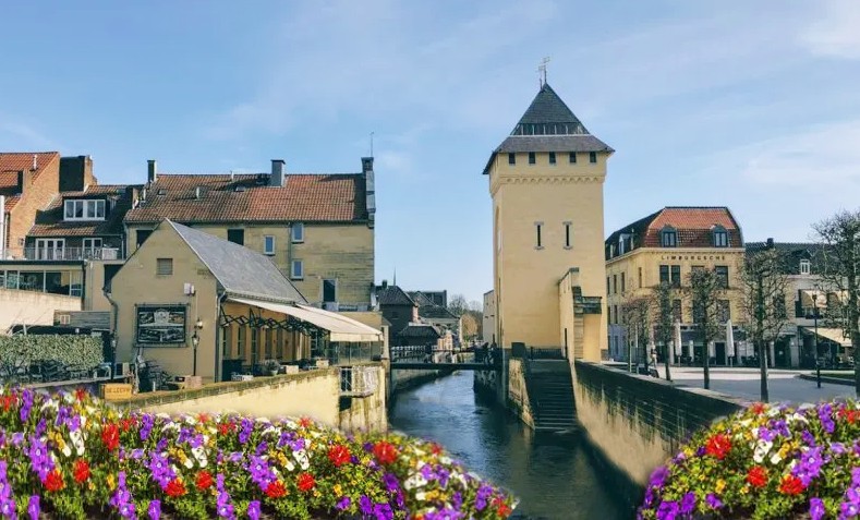 DELIGHTFUL VALKENBURG & 3 COUNTRIES TOUR