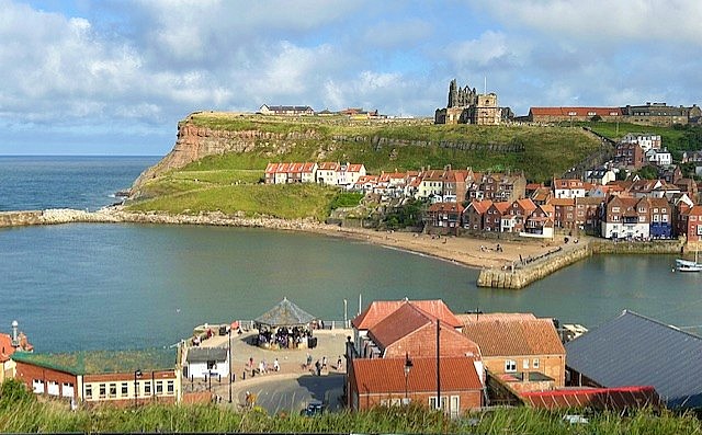 WHITBY 🦇🧛‍♀️